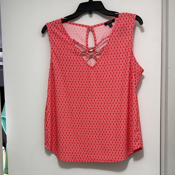 Geometric Sleeveless Top - Picture 1 of 4